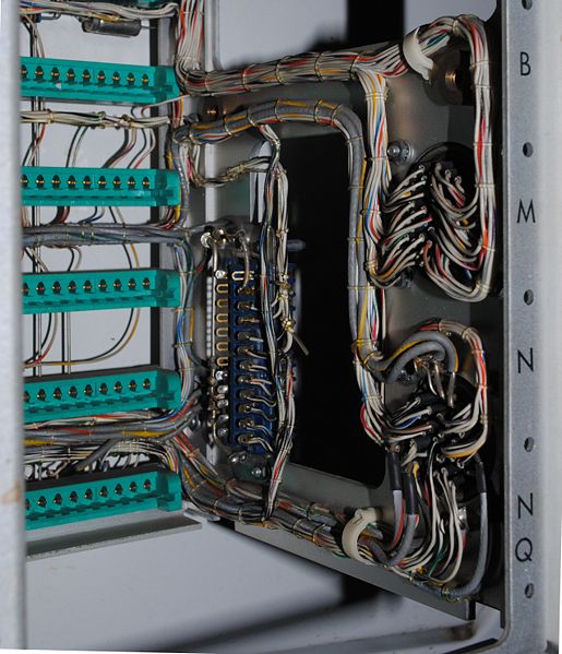 File:6r1a rear connector inside.JPG