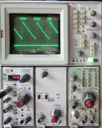 7633 — 100 MHz, multi-mode analog storage, 3 bays (1970–1990)