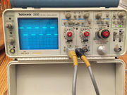2335 − Ruggedized 100 MHz 2-ch analog scope (1982)