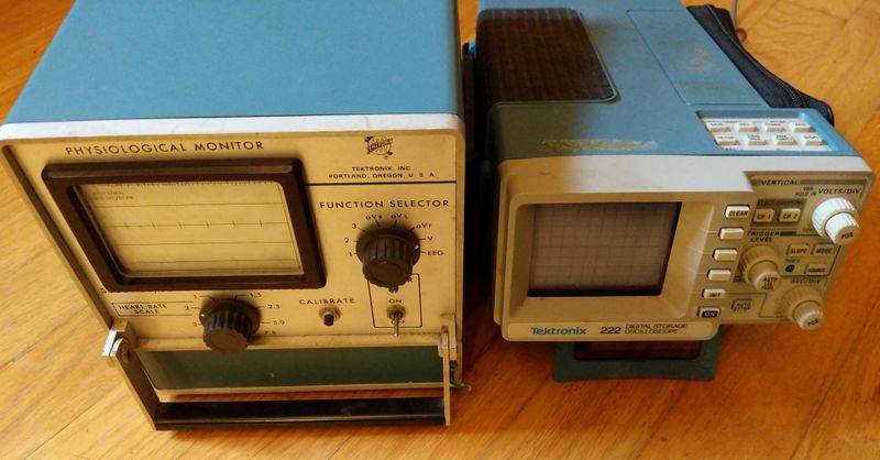 File:Tek physiological monitor with 222 side by side.jpg
