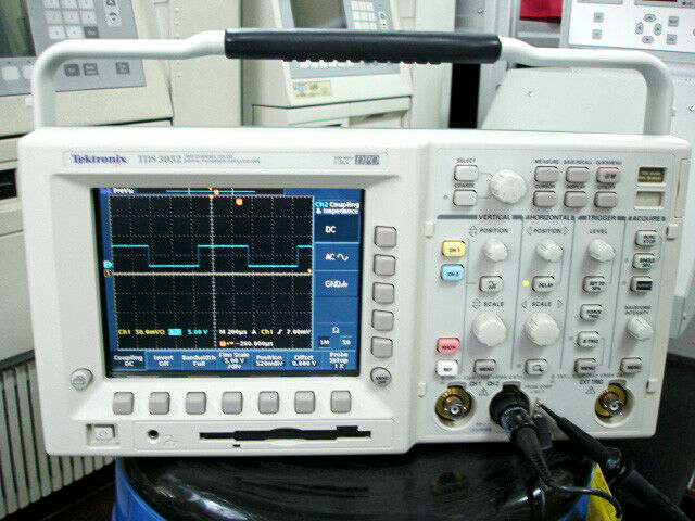 File:TDS3052 Waveform image.jpg