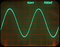 7S11/7T11, 1 GHz sine, smooth mode, on variable-persistence storage scope (7613)