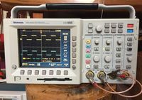 TDS3034 300 MHz, 2.5 GS/s, quad-channel color LCD digital phosphor oscilloscope (1998-?)