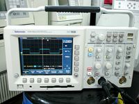 TDS3052 500 MHz, 5 GS/s, two-channel color LCD digital phosphor oscilloscope (1998-?)