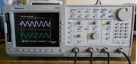 TDS724 500 MHz, 2 GS/s, two-channel color LCD digital phosphor oscilloscope (1996-?)